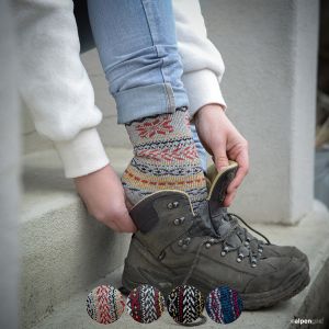 Stricksocken im winterlichen Muster